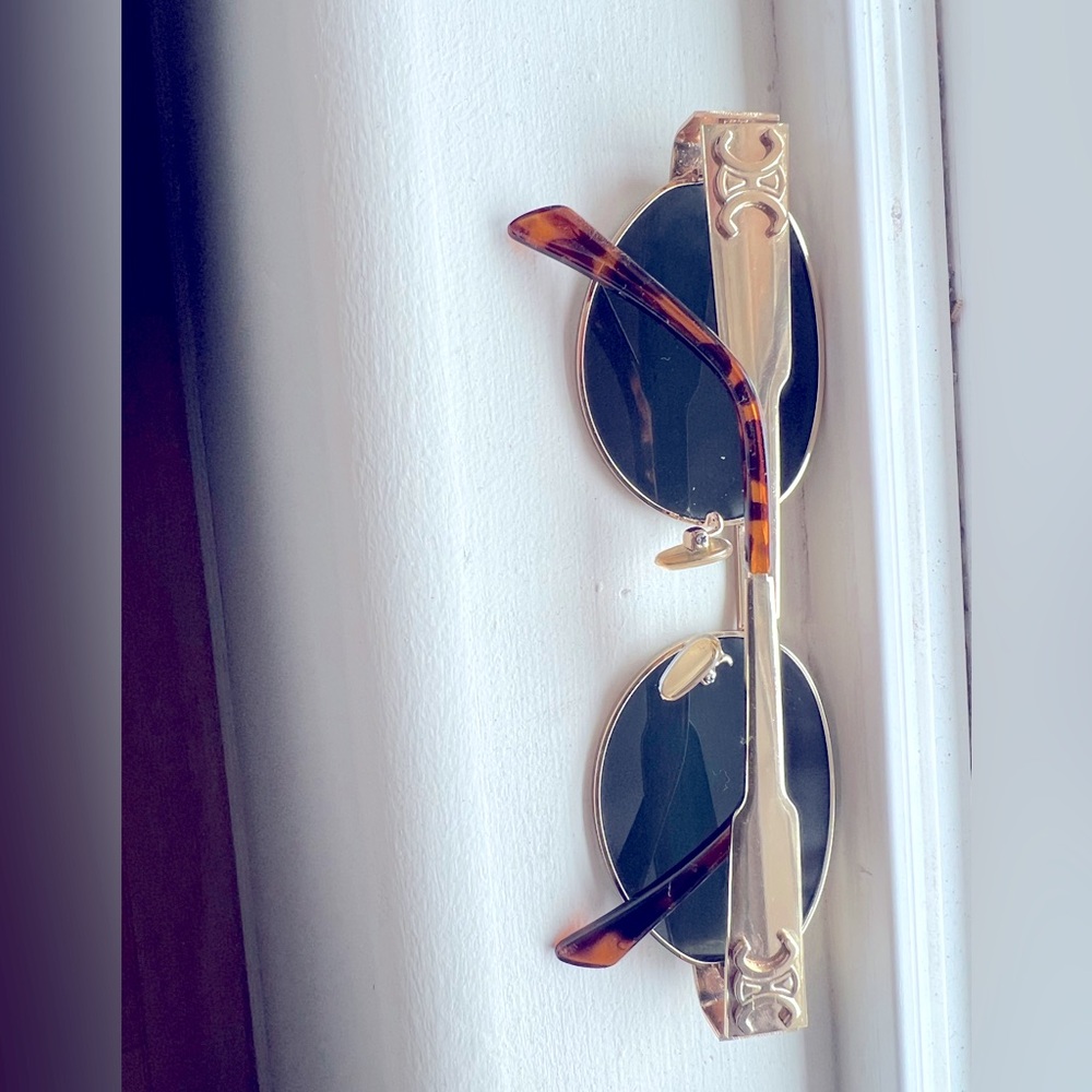 Very trendy green colored lense round glasses